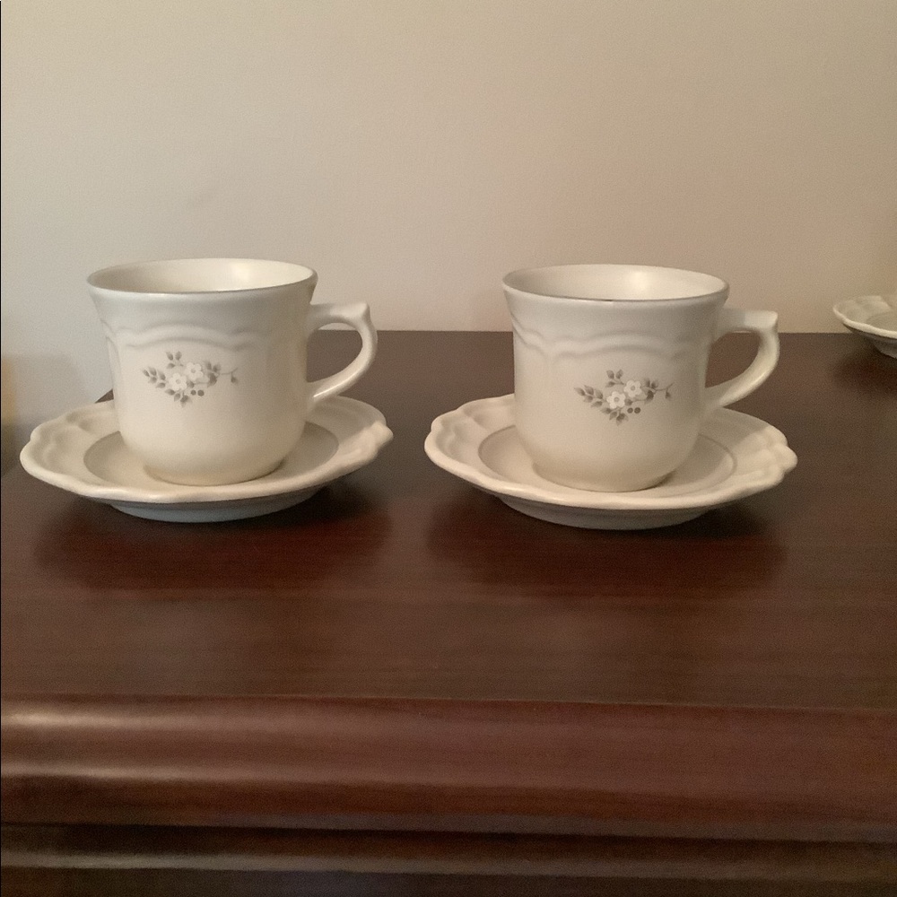 PFALTZGRAFF HEIRLOOM Stoneware Set of 2 Cups with 2 Saucers - Picture 1 of 5